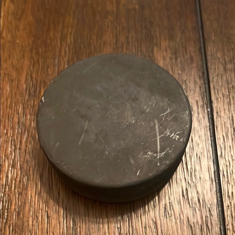 Official Black Vegum Ice Hockey 6 oz Puck